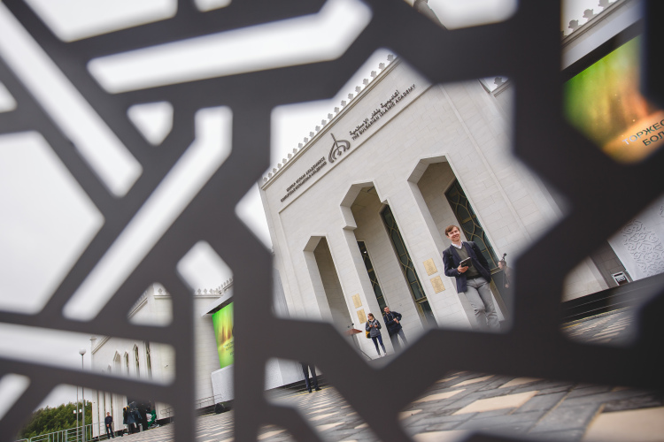 На сегодняшний день академия пока не стала «фабрикой смыслов» в полном смысле этого слова: среди ее выпускников нет фигур, которые были бы широко признаны как авторитетные богословы не только в России, но и за ее пределами