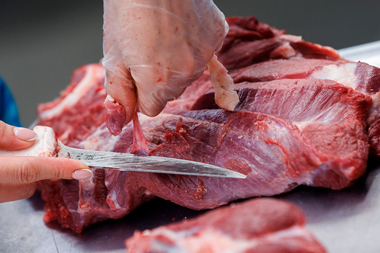 На особом контроле ситуация еще и потому, что осложнение обстановки пришлось на праздник Ураза-байрам и старт сезона традиционных сельскохозяйственных ярмарок, в которых участвуют фермеры не только из республики