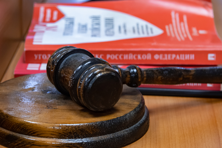 Выслушав участников процесса, судебная коллегия постановила: «Вернуть дело в суд первой инстанции для совершения процессуальных действий, предусмотренных ГПК РФ»