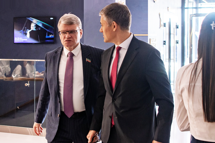 «Сегодня молодежь другая! Все требуют к себе внимания»: что делать Челнам с дефицитом медиков?