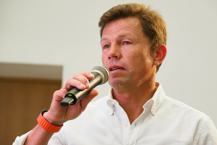 Союз биатлонистов России (на фото &mdash; руководитель Виктор Майгуров) избежал такой участи: он сохранит автономность