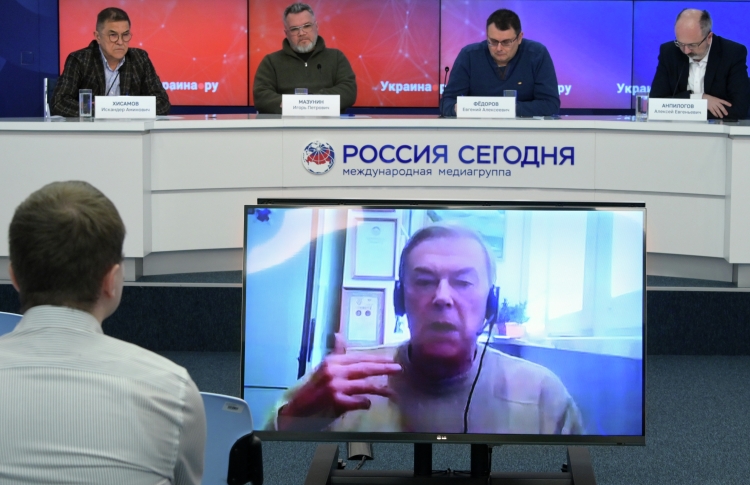Геннадий Алехин (на экране): «Инициатива на оперативно-тактическом плане полностью находится на стороне Российской армии»