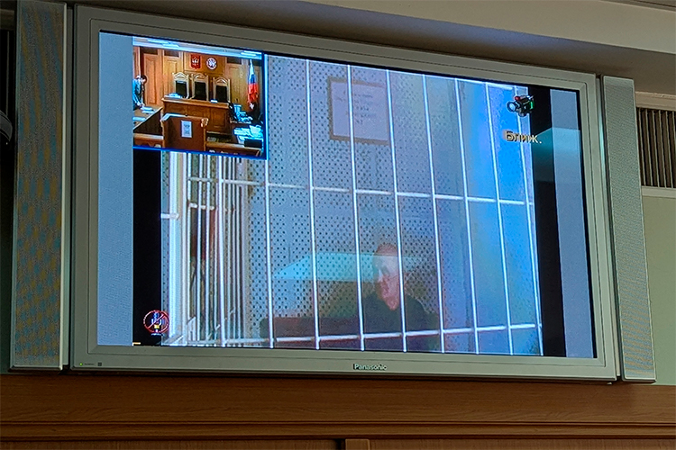 Энгель Фаттахов в зале Верховного суда Татарстана появился по видеосвязи из СИЗО