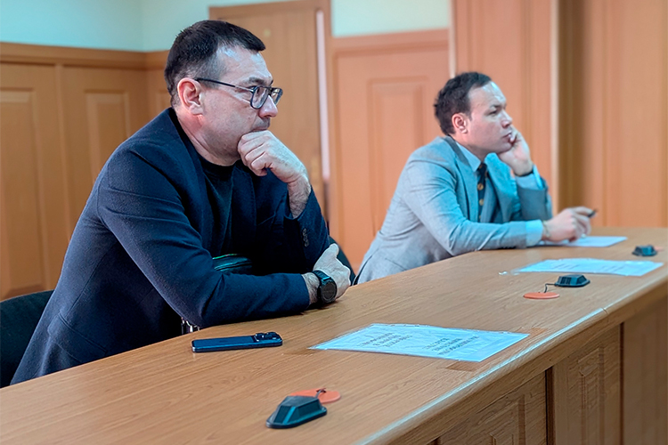 Основные свидетели обвинения, в том числе так называемый взяткодатель, по словам адвоката Марат Давлетова, уже допрошены, а значит, по его словам, у Фаттахова просто нет никакого смысла пытаться как-то повлиять на них, оказывать давление и т. д.