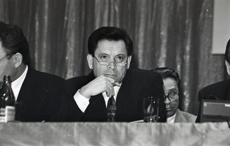 «Меня „внедрили“ одного, остальные члены комиссии были сторонниками Алтынбаева, но они, учитывая мой авторитет, избрали меня своим председателем»