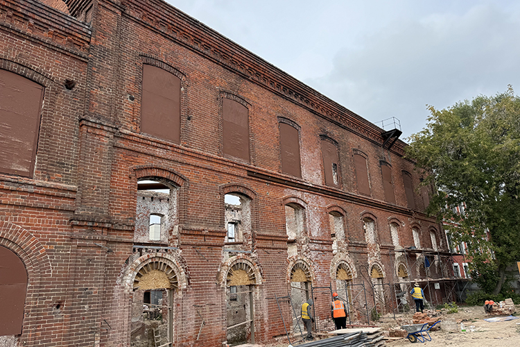 «Еще летом, кстати, получили разрешение на строительство и вели противоаварийные работы»