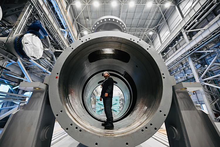 «Массогабаритные характеристики этих гигантов &mdash; до 400 тонн веса, внушительные размеры»