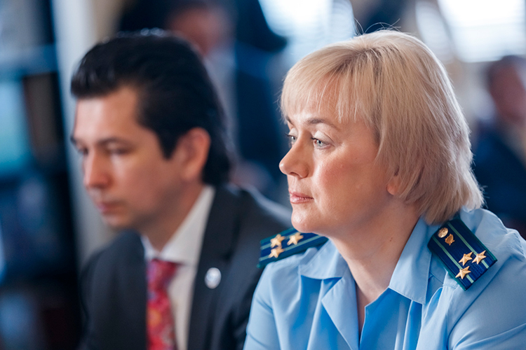 Сразу после назначения Суяргулов работал со сформированной командой своего предшественника Илдуса Нафикова. Первой ее покинула зампрокурора Юлия Наумова