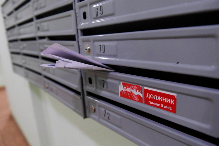 «Сейчас смена собственника превращает взыскание в квест: ищи должника, адрес, оформляй бумаги &mdash; и при этом сам долг не мешает человеку спокойно продать квартиру»