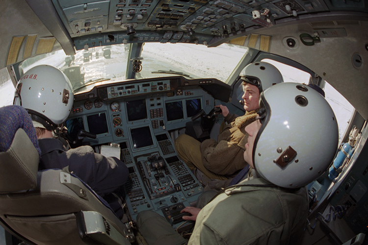 В кабине Ту-214