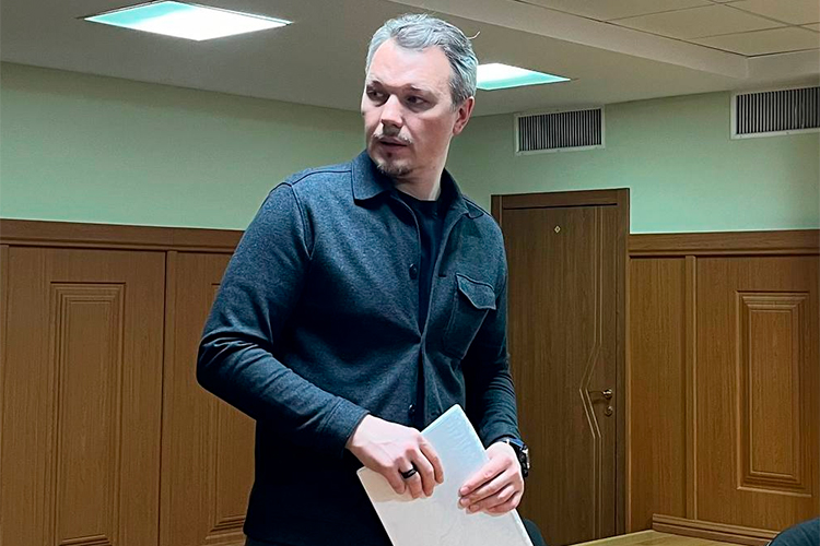 Адвокат Юрий Некрасов: «Сегодня он находится под наблюдением врачей в условиях больницы для осужденных при исправительной колонии № 2, что свидетельствует об ухудшении состояния его здоровья»