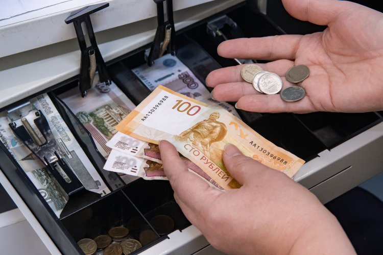 Только повышенных штрафов недостаточно, чтобы убедить бизнес отказаться от платежей наличными или переводом, судя по всему, посчитали в минфине