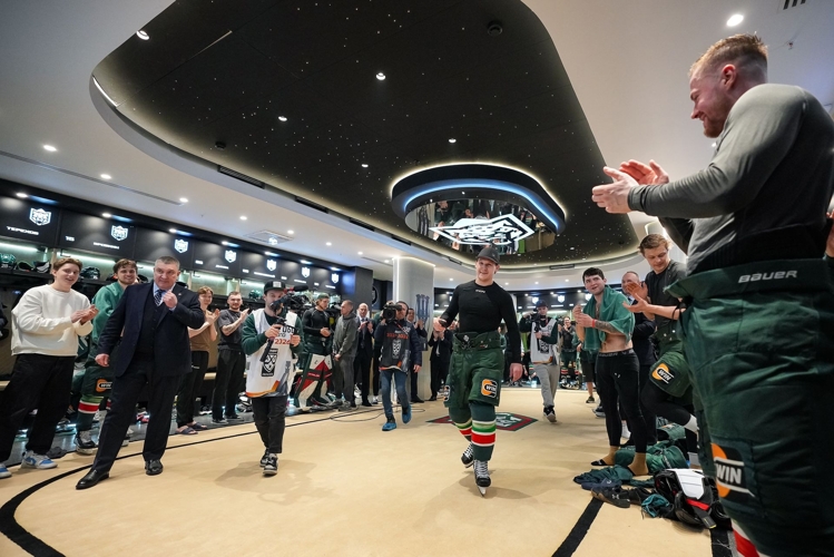 В раздевалке «Ак Барса» было тихо: игроки устали после матча с овертаймом