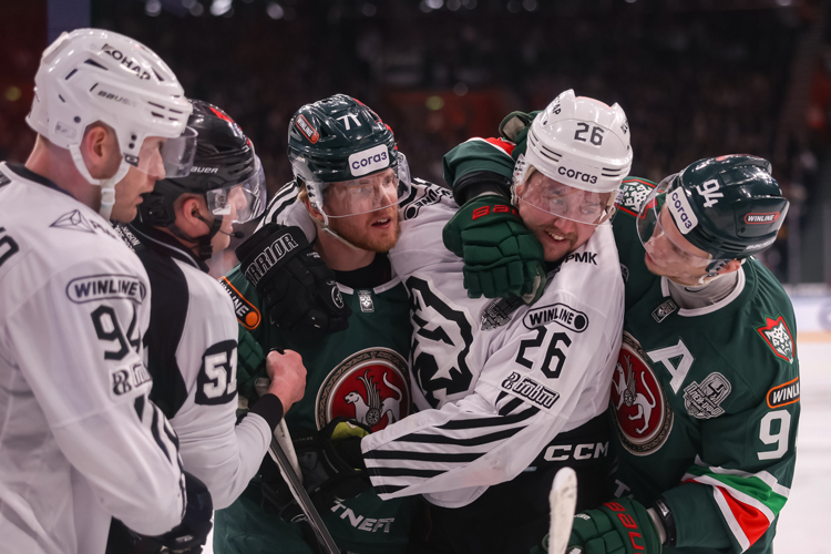 «Трактор» вел 1:0, в третьем периоде «барсы» забили две шайбы &mdash; и за 20 секунд до конца в овертайм встречу перевел Кравцов