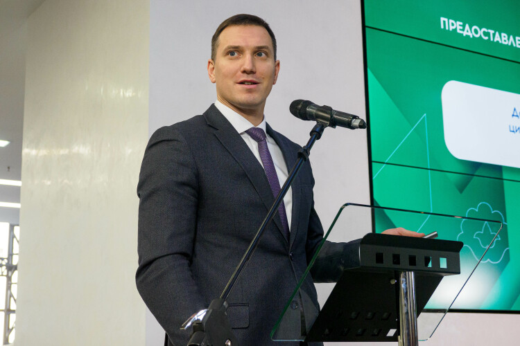 Илья Начвин рассказал, что направят средства на инфраструктуру, подготовку специалистов, интегрирование моделей в бизнес и госуправление, а также научные исследования