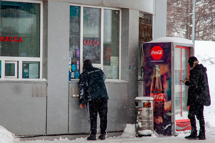 «Трубопроводный транспорт или АЗС &mdash; это нефтегазовый сектор? А продажа кофе и снеков на автозаправочной станции &mdash; это тоже нефтегазовый сектор или уже нет?»