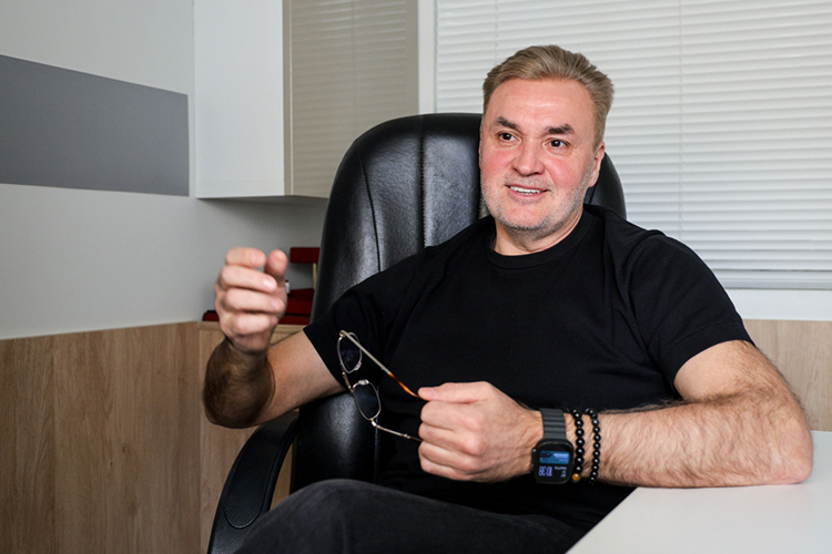 Ильдар Галимов: «Рынок стоматологии проходит свое «взросление», а настоящий профессионализм &mdash; сохранить то, что дано природой. В «Стомусе» мы исповедуем этот принцип, боремся за каждый зуб до последнего и убеждаем в этом наших пациентов»