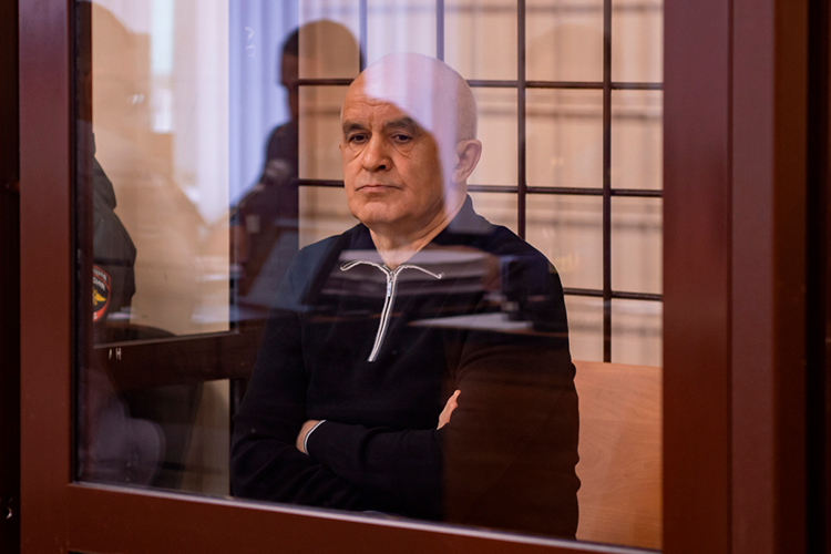 С троих ответчиков &mdash; Энгеля Фаттахова (на фото), Ильнара Фаттахова и Радика Хаертдинова &mdash; надзорное ведомство просит взыскать солидарно 15,1 млн рублей наличкой