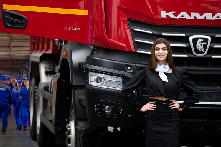 «Страхуемся, чтобы КАМАЗ не улетел в черную дыру»: с 1 июня автогигант вновь собрался на четырехдневку