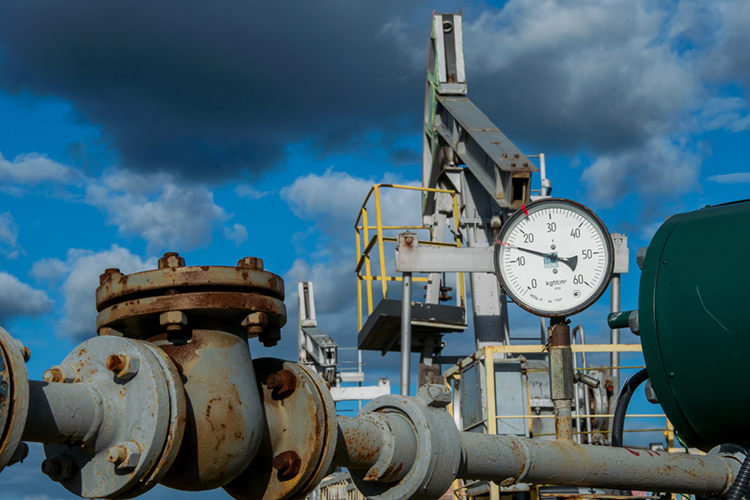 Наиболее значительное снижение допустили в нефтегазовой отрасли (на 4,7 млрд рублей, или на 47%), химии и нефтехимии (673,1 млн рублей, 45%), банковской сфере (626,6 млн рублей, 62%)