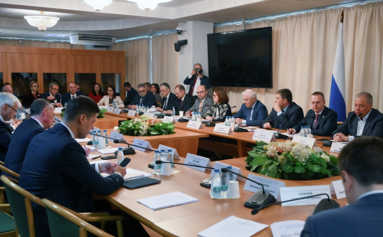 Народные избранники, которые до этого отработали на пленарной сессии, несколько выдохлись и недолго «мучили» вопросами председателя ЦБ Эльвиру Набиуллину