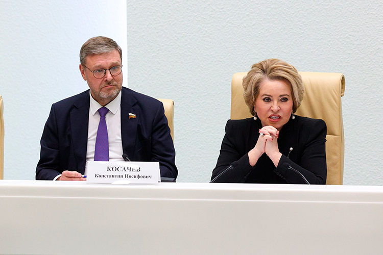 Завершая встречу Матвиенко успокоила деятелей культуры тем, что искусственный интеллект никогда не сможет их заменить