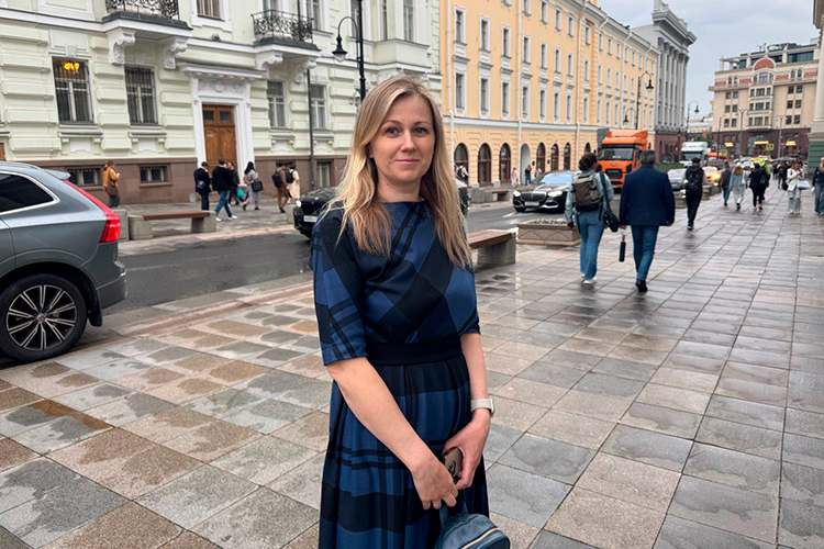 В Санкт-Петербурге и Ленинградской области обманутые объединились в одну инициативную группу, поскольку в 80% случаев пострадавшие &mdash; это жители Санкт-Петербурга, которые «строились» на территории Ленинградской области, пояснила нам Инна Дмитриева (на фото) &mdash; пострадавшая в сфере ИЖС из Ленинградской области