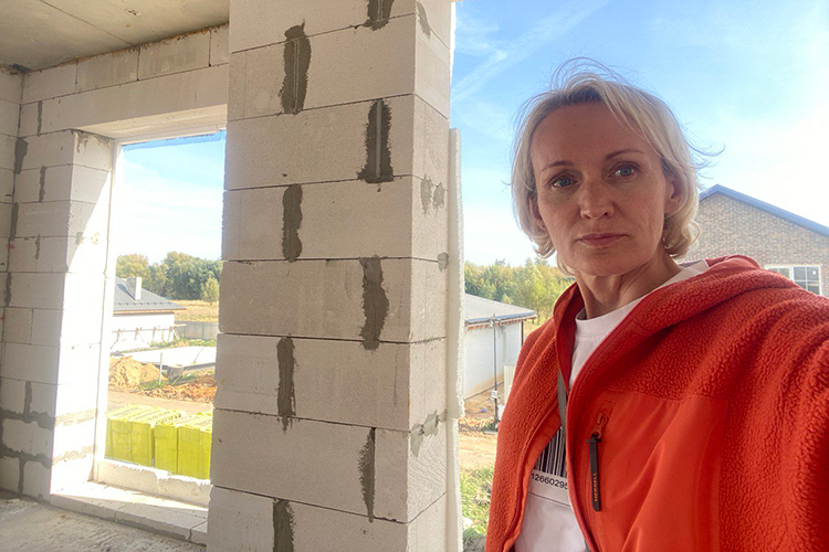 Ирина Новикова: «В минстрое пишут: «Проблему должны решать региональные власти, у них есть полномочия». Регионы в ответ пишут: «Закона нет, мы бессильны». Управленческий коллапс выявился»