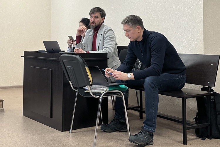 Когда адвокаты спросили у Меньщикова, как бы он мог квалифицировать их действия, тот уклонялся от ответа, но все же сдался