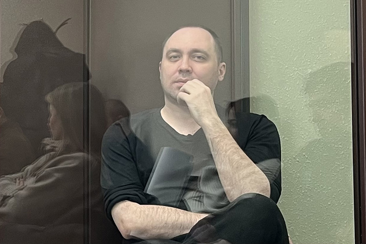 Скрипников (на фото) объяснил Меньщикову: мол, Сахапов написал заявление в отношении «Таксшеринга», что фирма не выплачивает долг. Но силовики ограничились лишь обыском