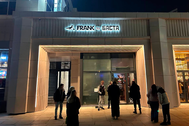Frank By Basta на Петербургской, у ТЦ «Республика»