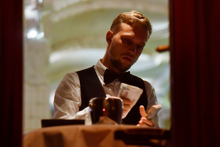 Налоги, арендные ставки и общий экономический кризис, сопровождающийся снижением покупательной способности, и прогнозы по закрытию то ли каждого десятого, то ли каждого третьего ресторана оптимизма игрокам не прибавляют