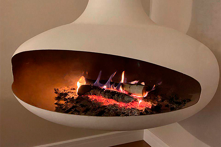 «Элитность дома также выражена в высоте потолков до 5,7 метра. Мы предоставляем возможность установить дровяные камины в квартирах»