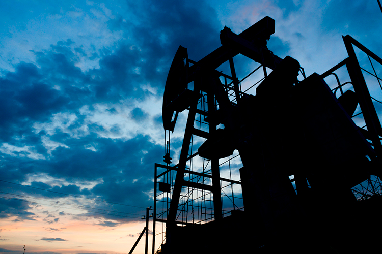 По каждой отрасли были обозначены ключевые цели. В нефтяной &mdash; развитие ресурсного потенциала, включая трудноизвлекаемые запасы и шельф, выход на долгосрочный уровень добычи в 540 млн т, обеспечение потребностей внутреннего рынка, увеличение глубины переработки до 90% и рост производства в нефтехимии в 3 раза