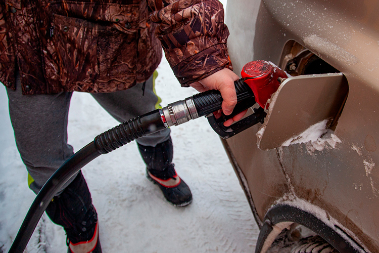 Чтобы не допустить скачка цен на заправках, нужно в кратчайшие сроки «обеспечить принятие необходимых механизмов и инструментов», обратился к коллегам вице-премьер