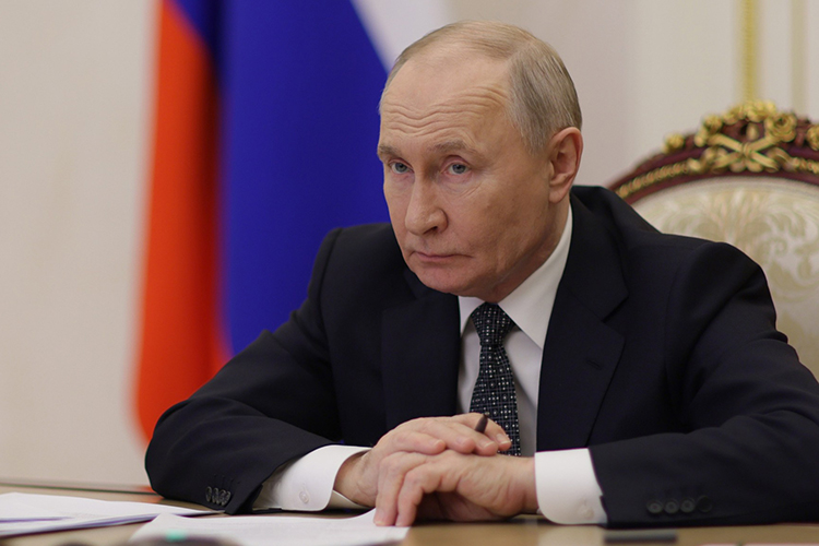 Владимир Путин: «Вы сказали о тех, кто подписывал всякие письма, я так понимаю, что после начала СВО. Но уверен, что эти любители эпистолярного искусства вряд ли что-то написали после начала сегодняшних непростых, трагических событий на Ближнем Востоке»