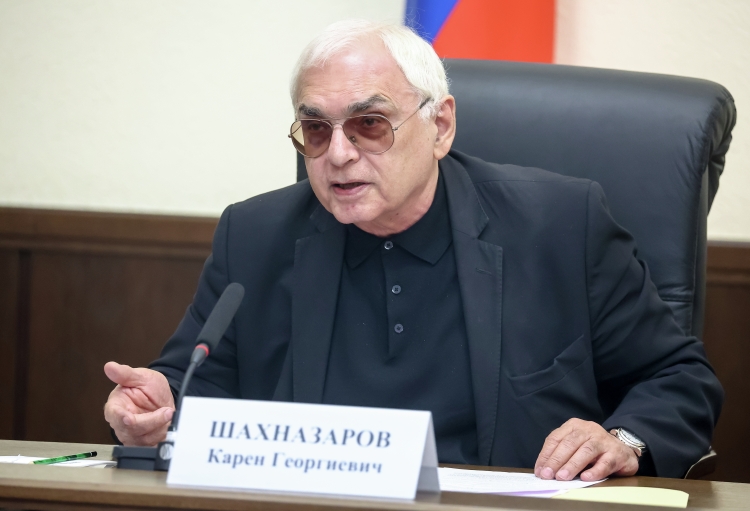 Карен Шахназаров благодарил президента и правительство за то, что в рамках нацпроектов за последние 10 лет в стране открыли больше 1,5 тыс. кинозалов