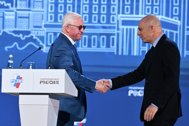 «Антон Германович, вопрос один хотя бы: налоги повышать будете?»