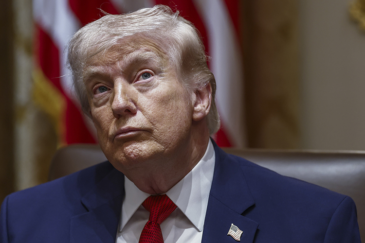 На фоне информации в СМИ о многомиллиардных потерях американских военных, президент США Дональд Трамп в очередной раз заявляет о победе над Ираном. Правда уточняет, что речь идет о победе «с точки зрения военной»