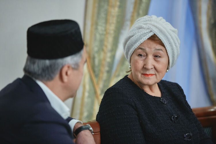 Новая должность Зили Валеевой не общественная, а полноценная оплачиваемая работа. И такой карьерный путь все же несколько неожиданен. Чаще по-настоящему «золотым парашютом» для уважаемых отставников становится должность в СИНХе или Ак Барс Банке