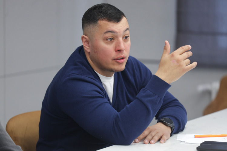 Руслан Елин