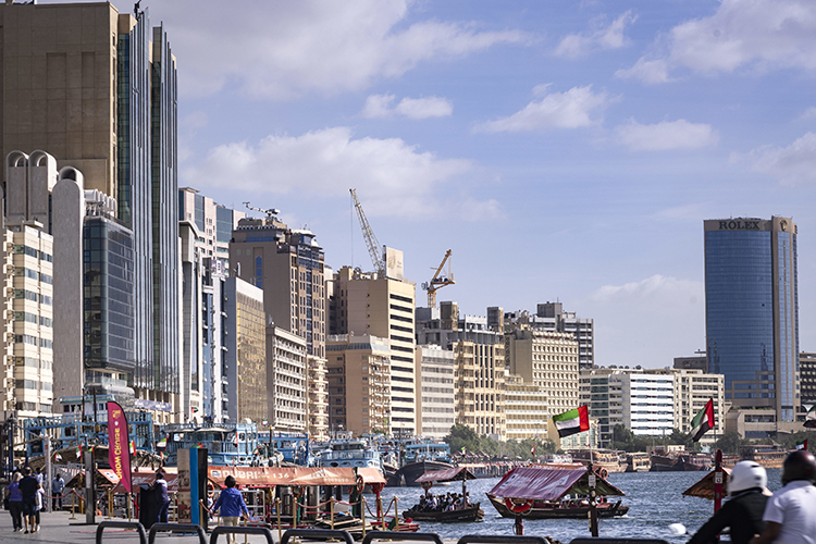 «Паника, которая была в первые дни скорее от неожиданности у туристов, ушла вместе с туристами. Все благополучно уехали. Все, кто здесь остался, спокойно живут, ходят в рестораны, на работу. Понятно, что напряжение есть, но жизнь продолжается»