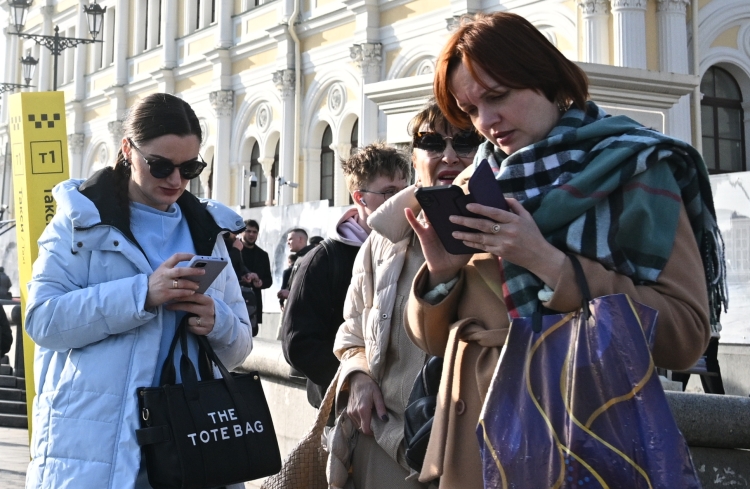 По оценкам операторов, столичные заведения с публичным Wi-Fi могли получить около 3,4 млн дополнительных клиентов, а дополнительная выручка за две недели могла составить 6 млрд рублей