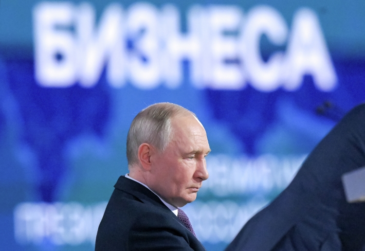 Владимир Путин на съезде РСПП заявил, что курс государства остается прежним. Бизнесу приходится встраиваться в этот курс, других альтернатив нет