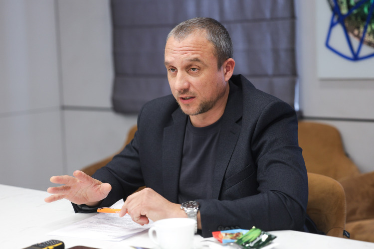 Алексей Макаров: «В целом ведь мужику нужна работа, женское внимание и тепло. А все остальное он сам исполнит»