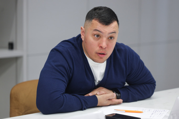 Руслан Елин: «По поводу возвращения ребят. Знаете, на самом деле уже очень много разных программ создано для возвращения. Есть учеба. Есть спортивное направление, кому интересно»