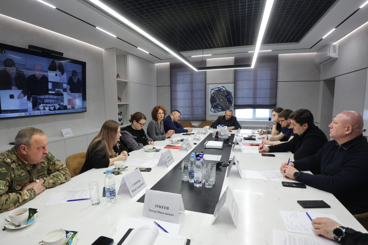 «Ребята вернутся и спросят: «А кто помогал-то?..» Я буду пальчиком показывать»