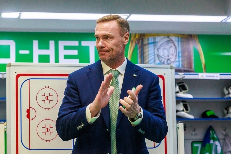 Виктор Козлов сумел со скромным составом, который усилили только по ходу сезона, дойти до плей-офф