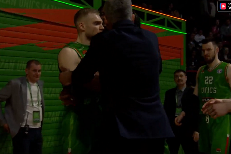 Момент столкновения Захарова и Брюера