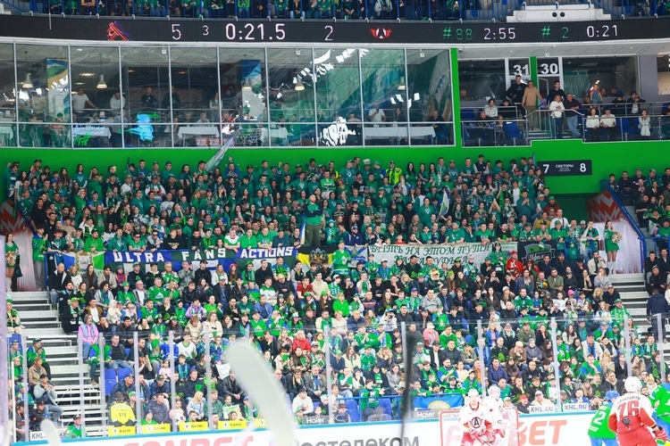 Фан-сектор «Салавата Юлаева» на четвёртом матче